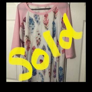 Pink top with feathers 3/4 sleeve